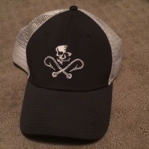 Salt Life skull and hooks mesh hat.